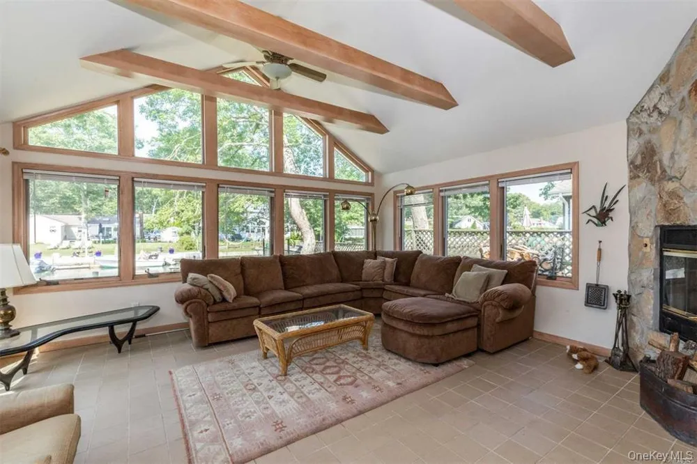 18 Tarpon Road East Quogue, NY 11942