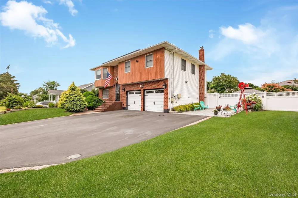 17 E Lincoln Avenue Massapequa, NY 11758