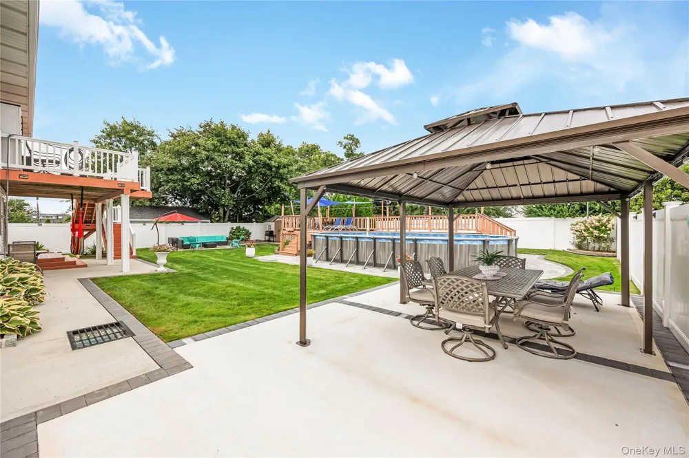 17 E Lincoln Avenue Massapequa, NY 11758