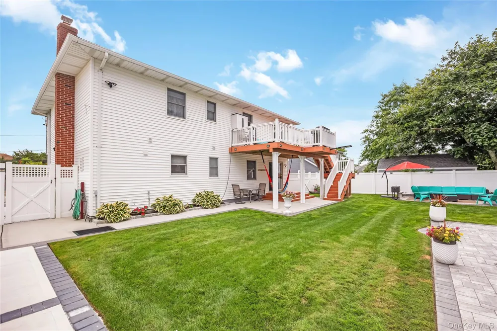 17 E Lincoln Avenue Massapequa, NY 11758