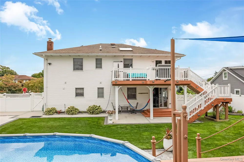 17 E Lincoln Avenue Massapequa, NY 11758
