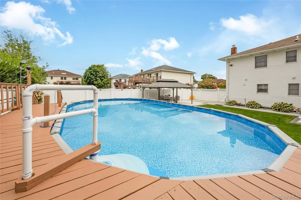 17 E Lincoln Avenue Massapequa, NY 11758
