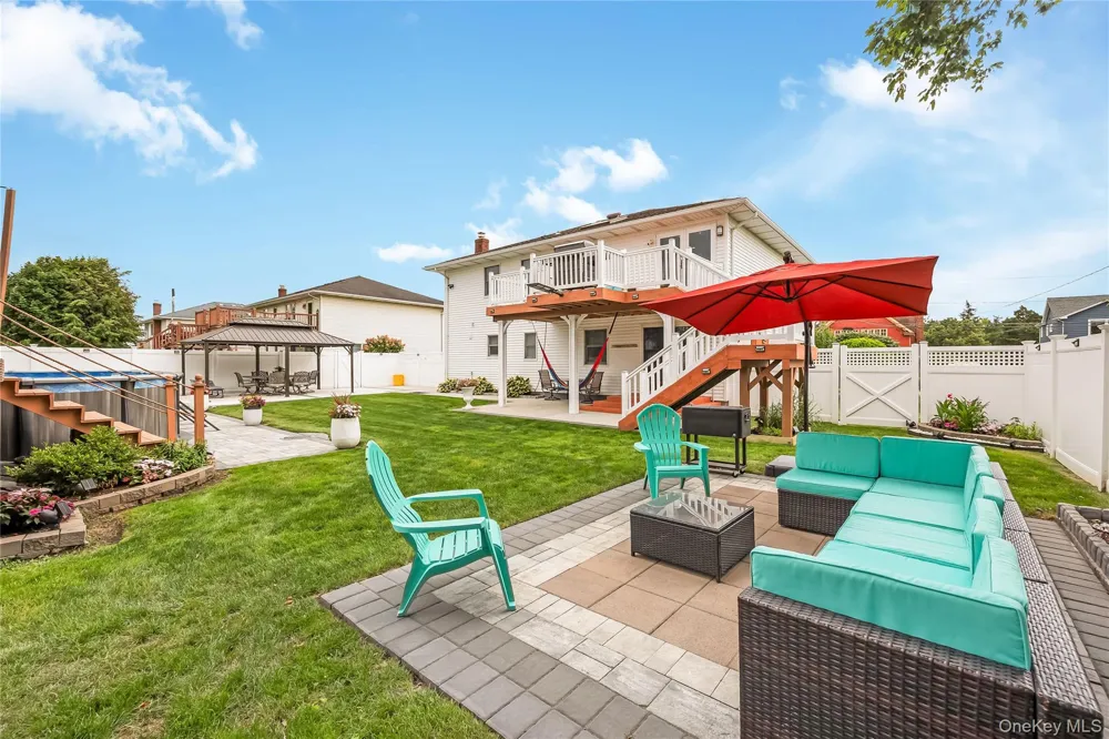 17 E Lincoln Avenue Massapequa, NY 11758