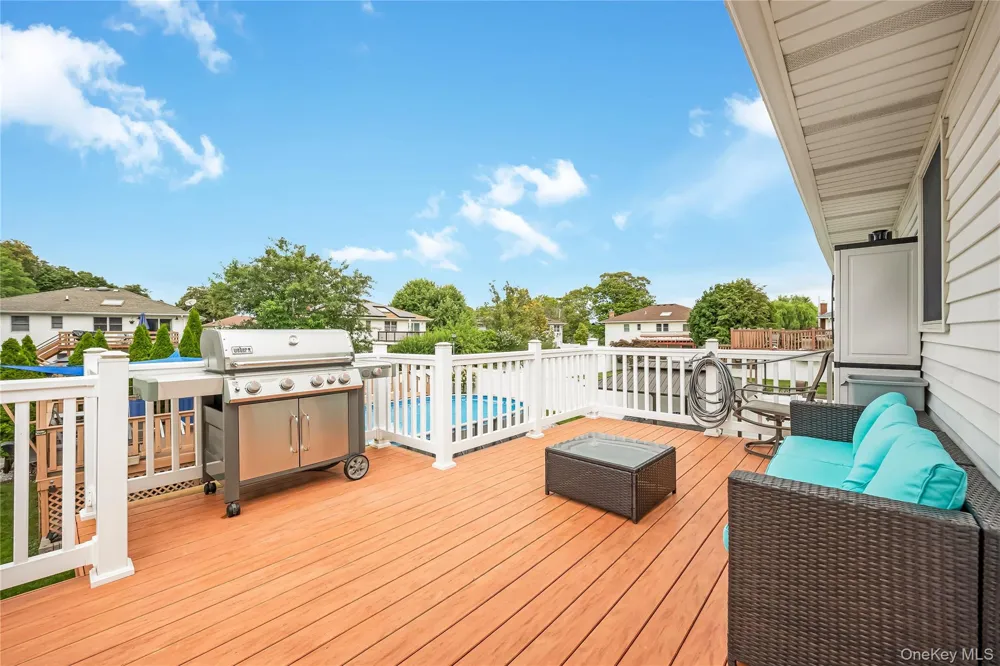 17 E Lincoln Avenue Massapequa, NY 11758