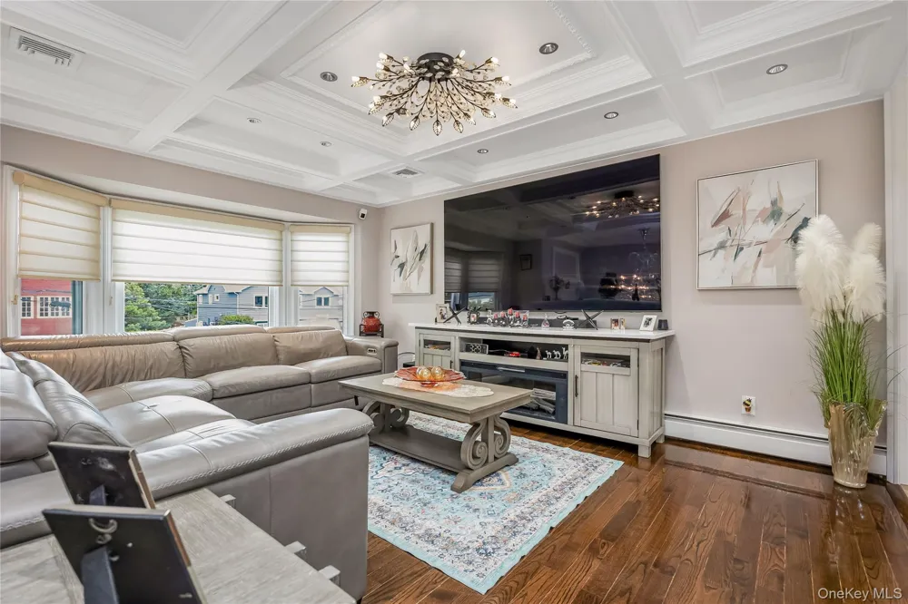 17 E Lincoln Avenue Massapequa, NY 11758