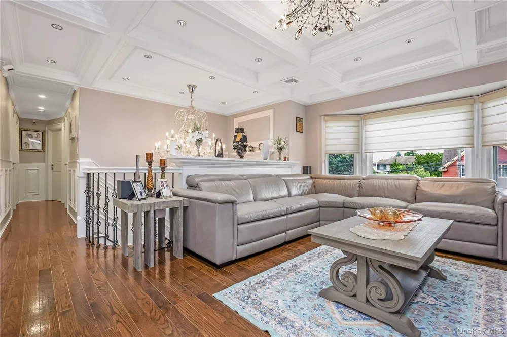 17 E Lincoln Avenue Massapequa, NY 11758