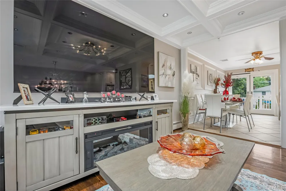 17 E Lincoln Avenue Massapequa, NY 11758