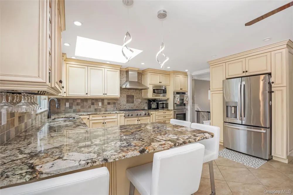 17 E Lincoln Avenue Massapequa, NY 11758