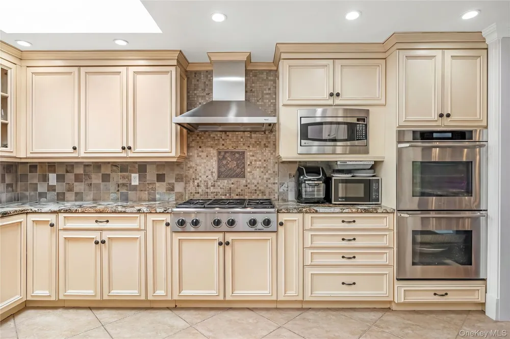 17 E Lincoln Avenue Massapequa, NY 11758