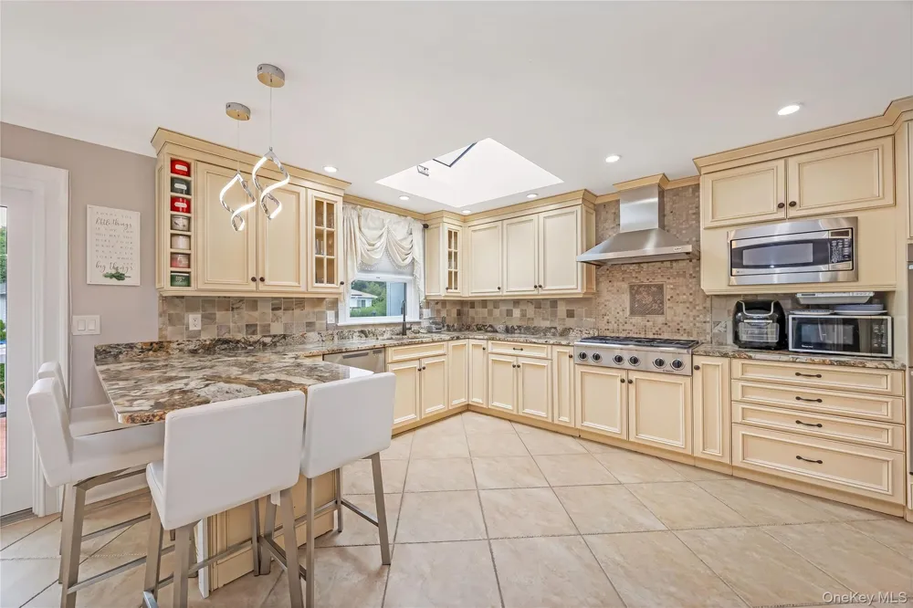 17 E Lincoln Avenue Massapequa, NY 11758