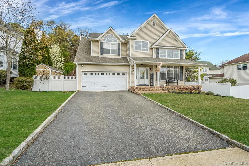 52 Shady View Crossing Manorville, NY 11949