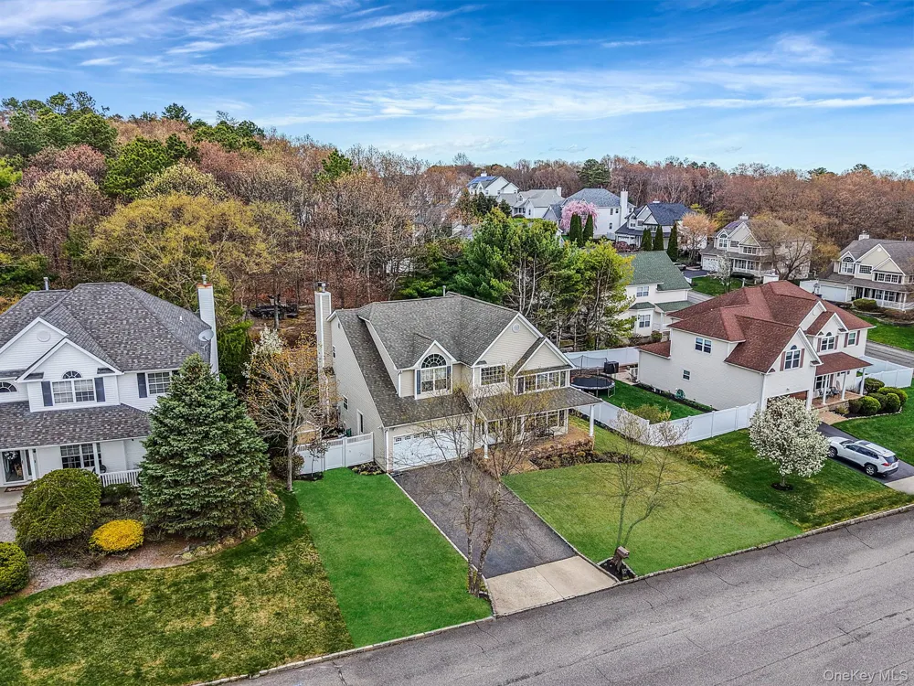 52 Shady View Crossing Manorville, NY 11949