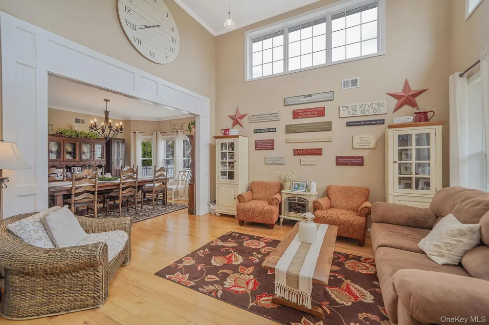 52 Shady View Crossing Manorville, NY 11949