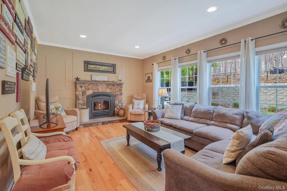 52 Shady View Crossing Manorville, NY 11949