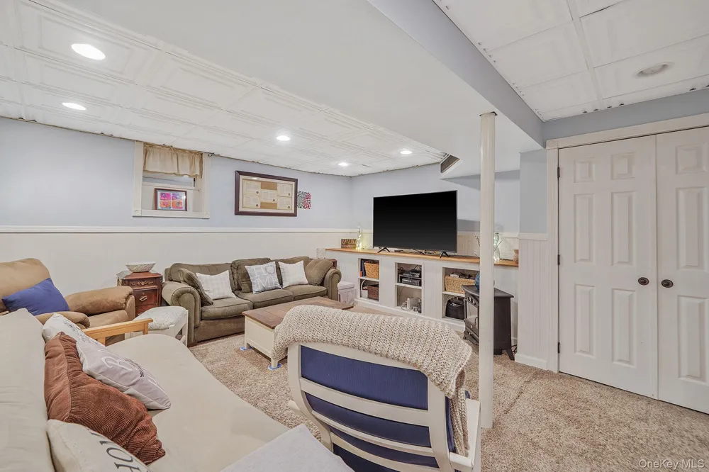 52 Shady View Crossing Manorville, NY 11949