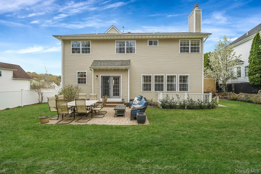 52 Shady View Crossing Manorville, NY 11949