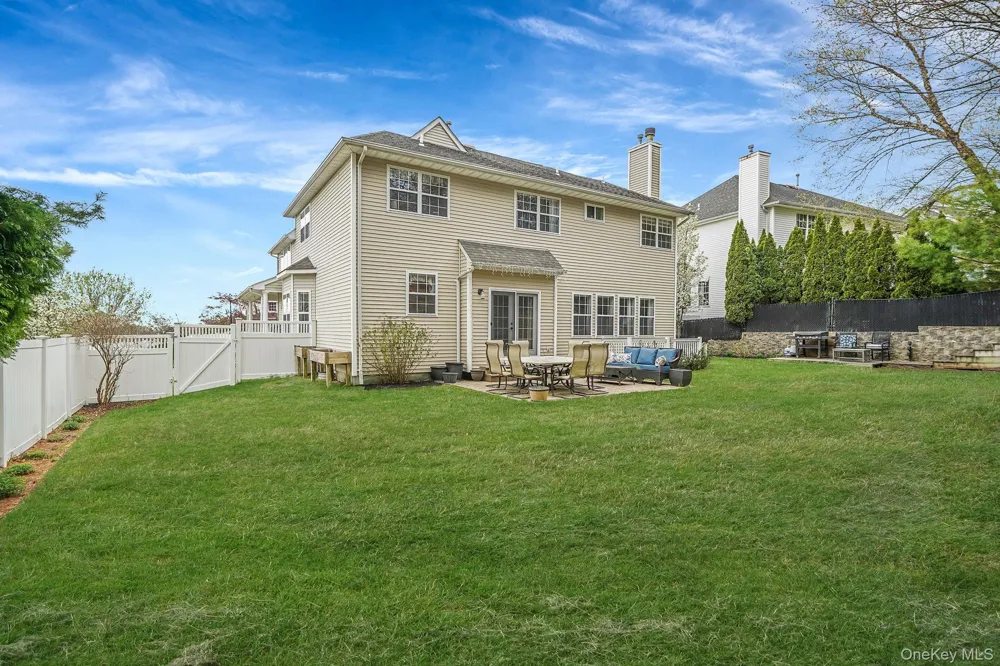 52 Shady View Crossing Manorville, NY 11949