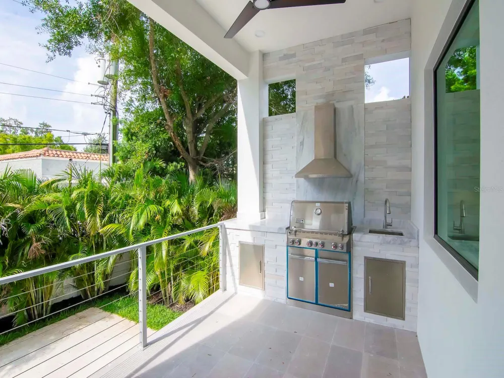 654 GENEVA PLACE Tampa, FL 33606