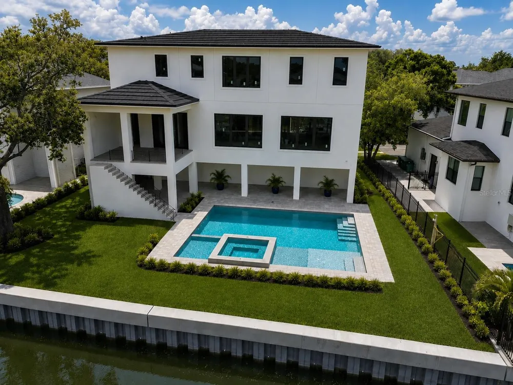 654 GENEVA PLACE Tampa, FL 33606