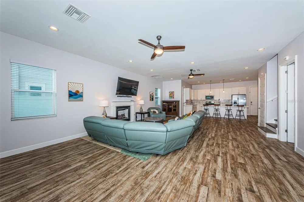 2430 6TH AVENUE St Petersburg, FL 33713