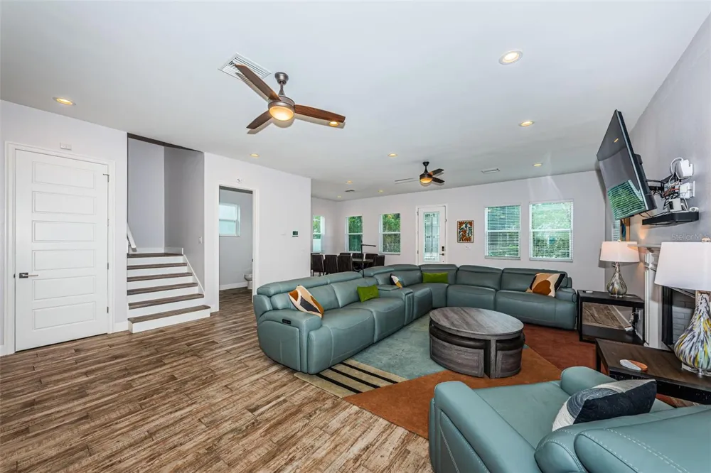 2430 6TH AVENUE St Petersburg, FL 33713