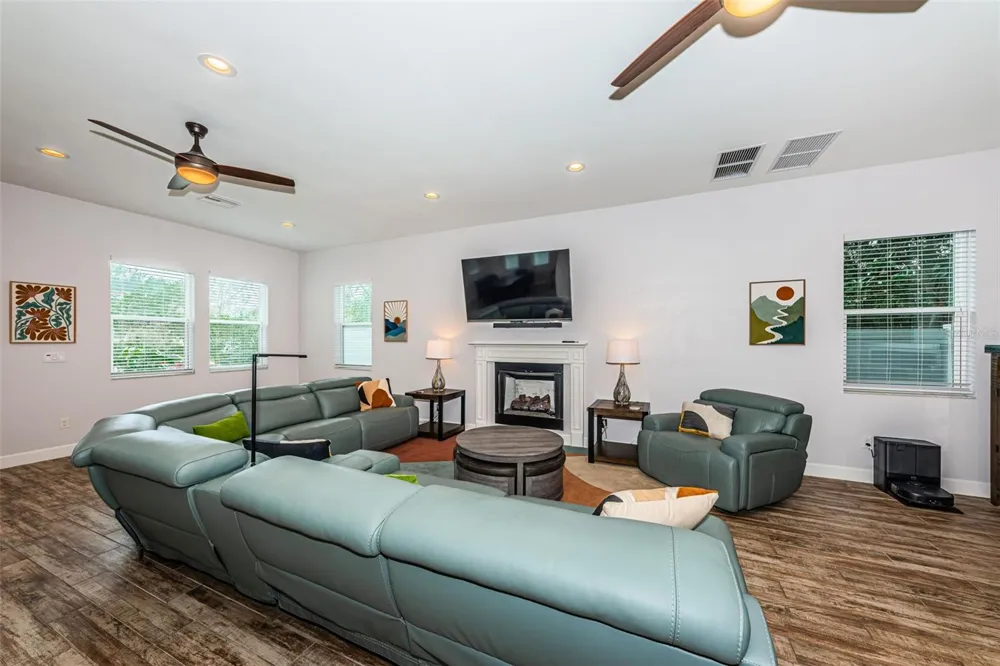 2430 6TH AVENUE St Petersburg, FL 33713