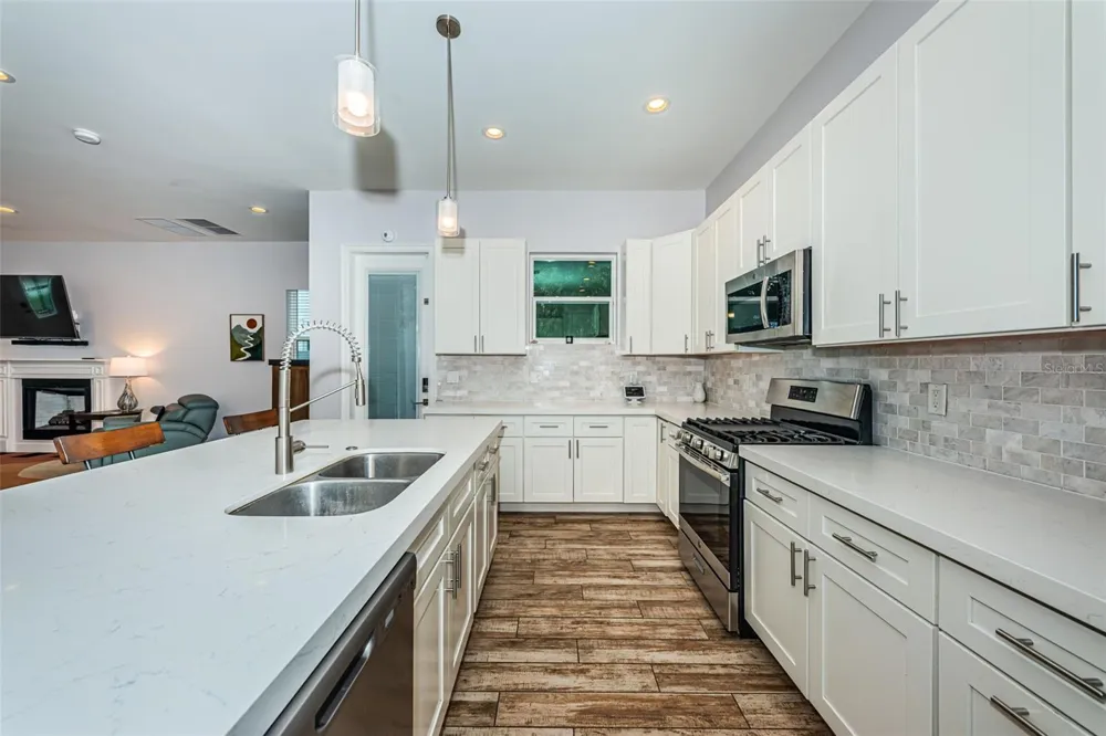 2430 6TH AVENUE St Petersburg, FL 33713