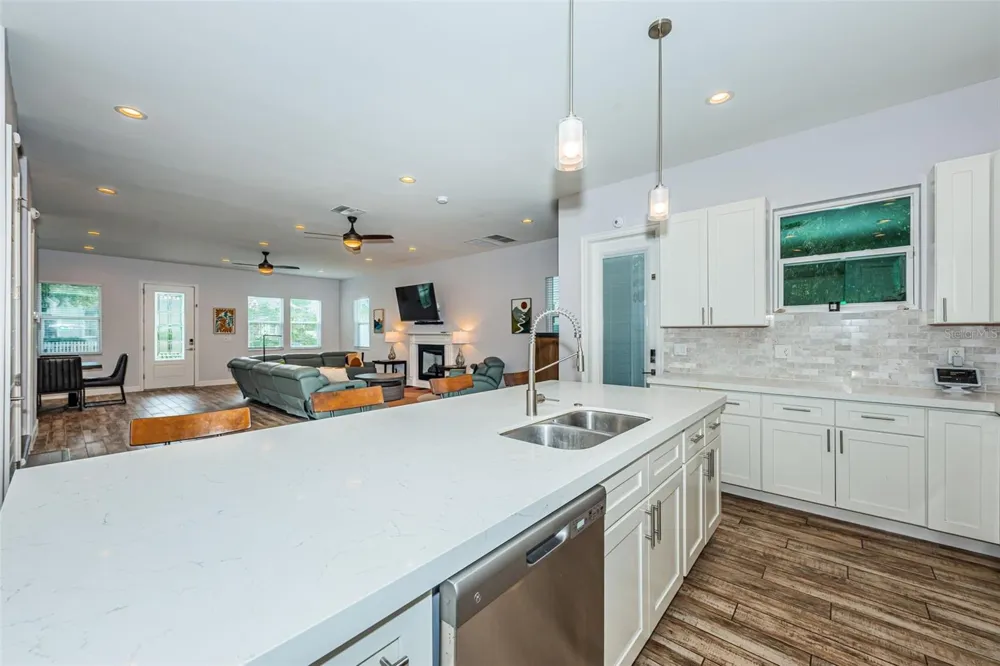 2430 6TH AVENUE St Petersburg, FL 33713