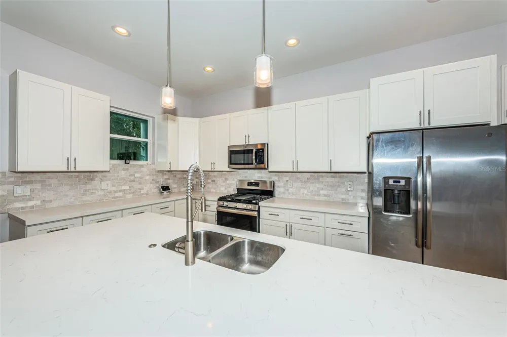 2430 6TH AVENUE St Petersburg, FL 33713