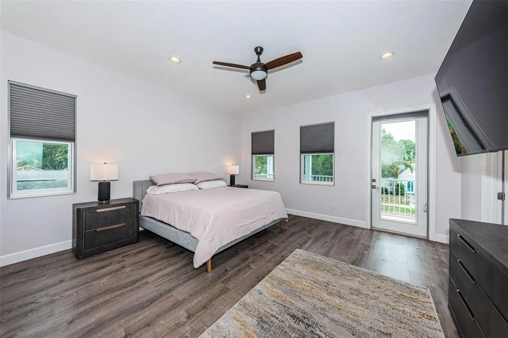 2430 6TH AVENUE St Petersburg, FL 33713