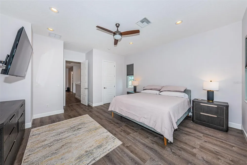 2430 6TH AVENUE St Petersburg, FL 33713