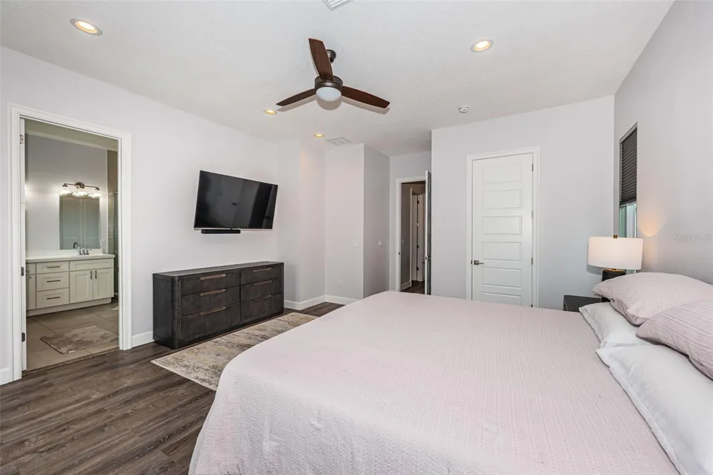 2430 6TH AVENUE St Petersburg, FL 33713