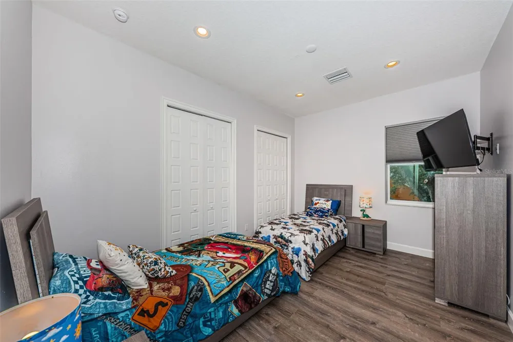 2430 6TH AVENUE St Petersburg, FL 33713