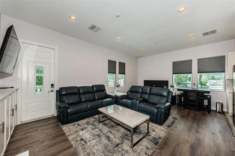 2430 6TH AVENUE St Petersburg, FL 33713