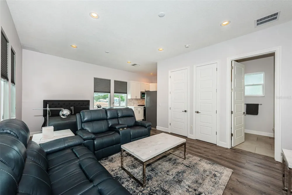 2430 6TH AVENUE St Petersburg, FL 33713