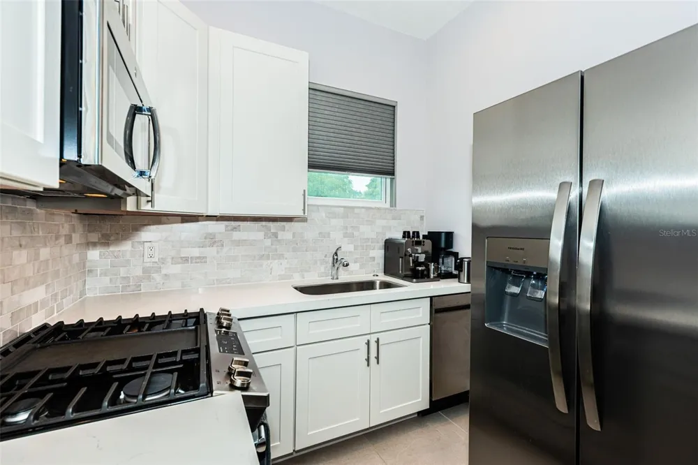 2430 6TH AVENUE St Petersburg, FL 33713