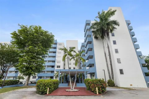 5050 NW 7th St #211
