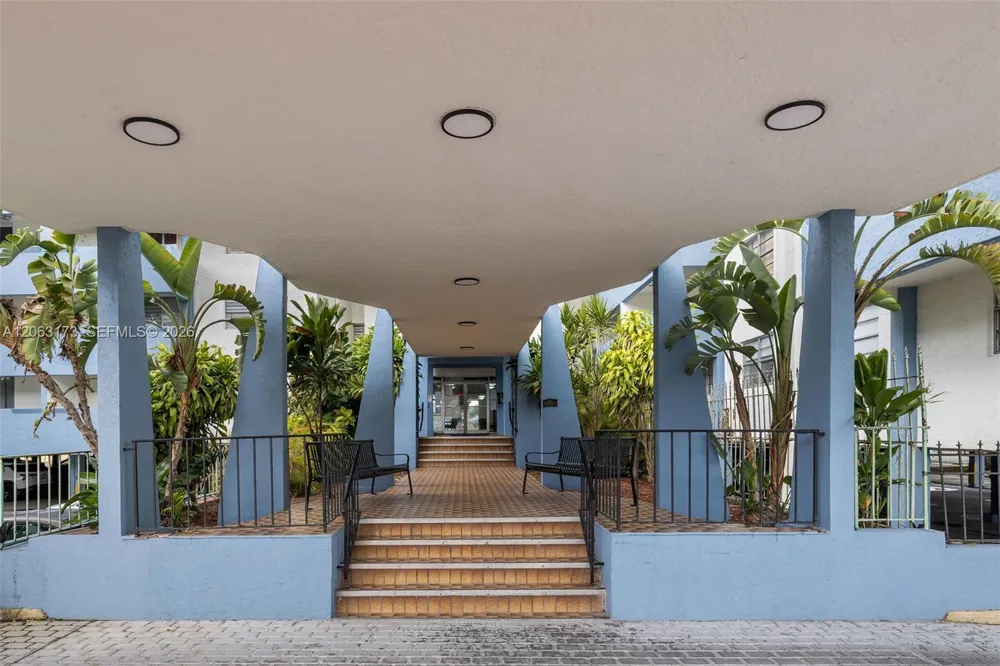 5050 NW 7th St #211 Miami, FL 33126