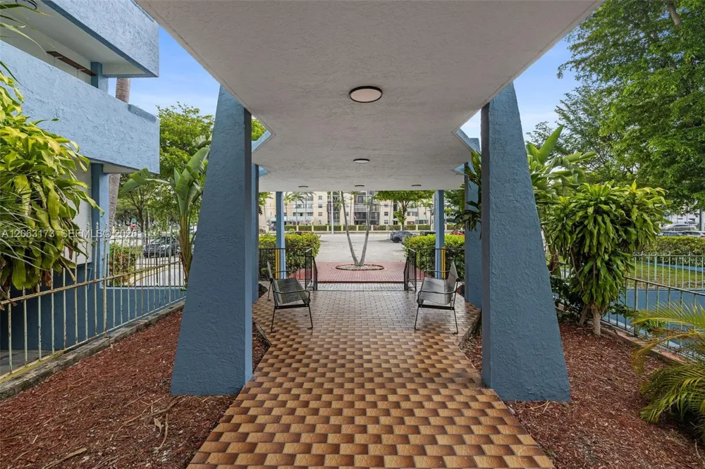 5050 NW 7th St #211 Miami, FL 33126