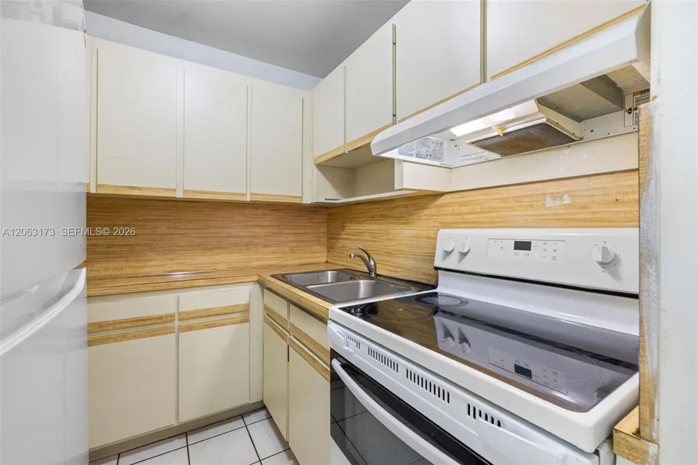 5050 NW 7th St #211 Miami, FL 33126