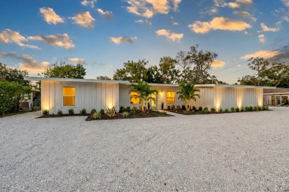 2069 BOUGAINVILLEA STREET Sarasota, FL 34239