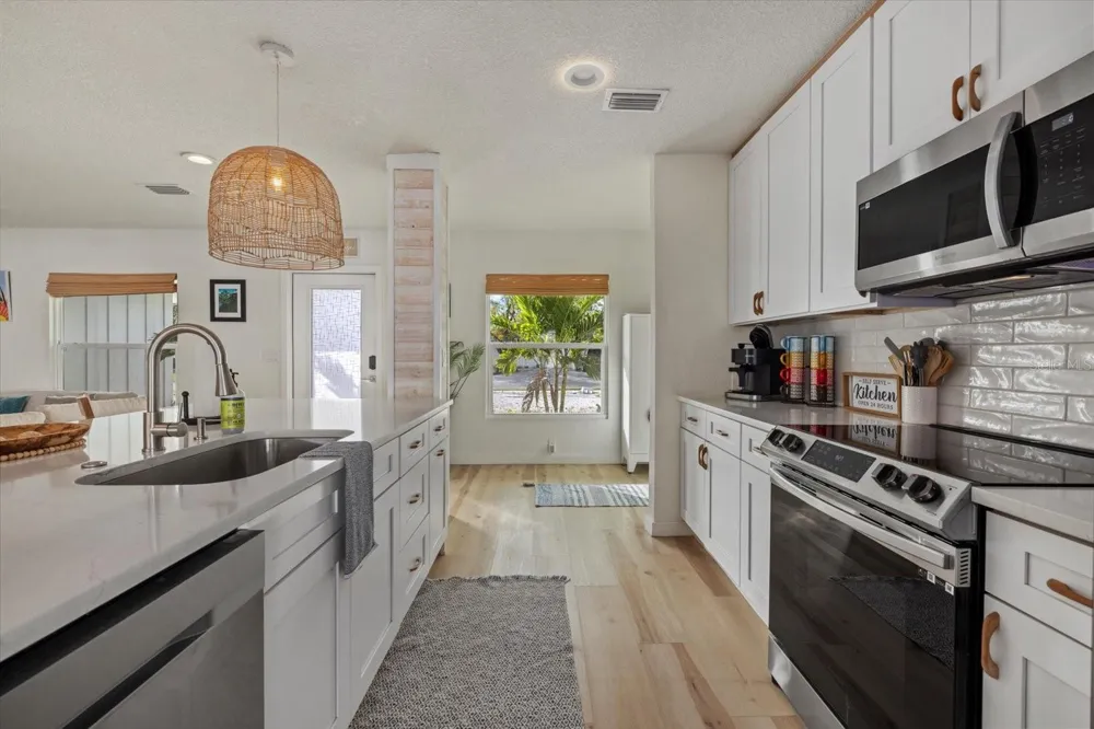 2069 BOUGAINVILLEA STREET Sarasota, FL 34239