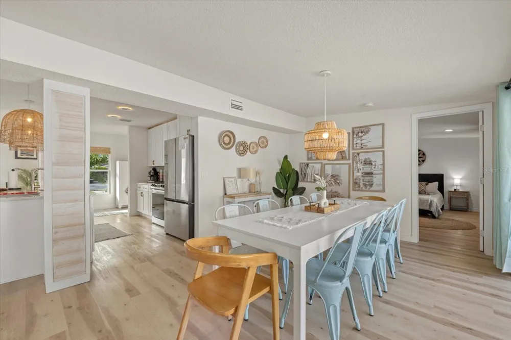 2069 BOUGAINVILLEA STREET Sarasota, FL 34239
