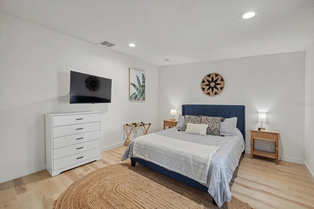 2069 BOUGAINVILLEA STREET Sarasota, FL 34239
