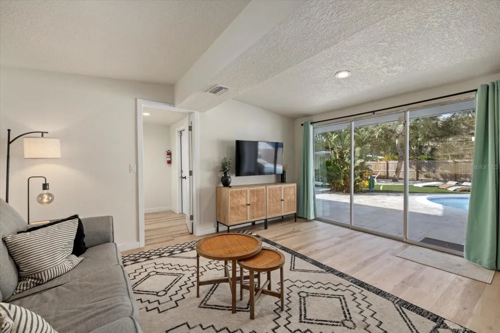 2069 BOUGAINVILLEA STREET Sarasota, FL 34239