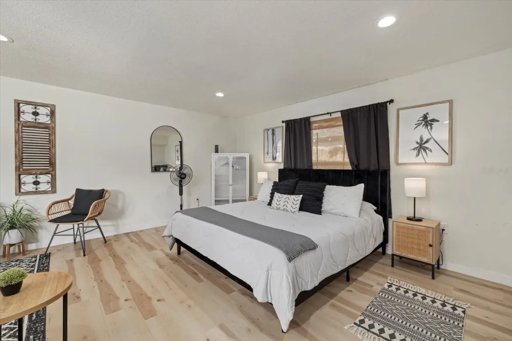 2069 BOUGAINVILLEA STREET Sarasota, FL 34239
