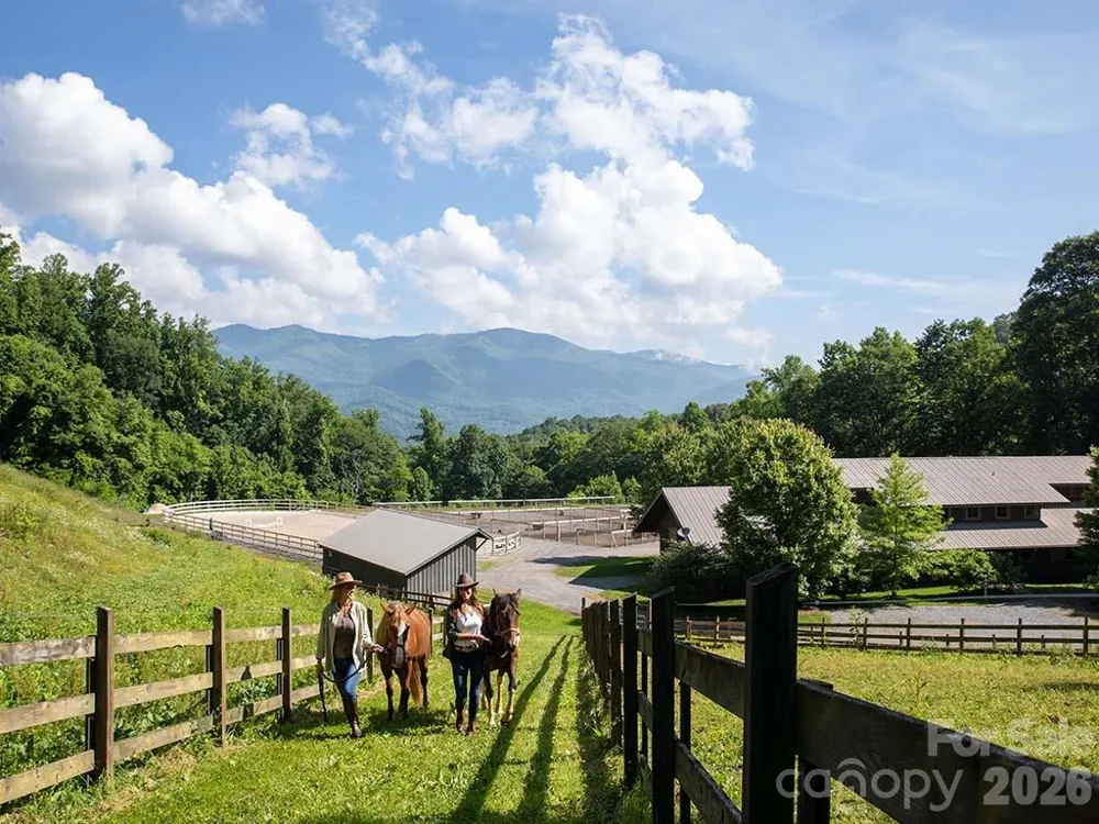 6880 Cabin Flats Road #350B Sylva, NC 28779
