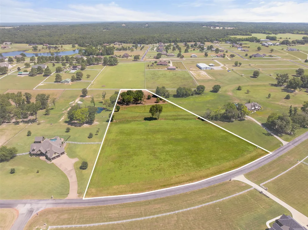 23050 Bridle View Drive Lindale, TX 75771