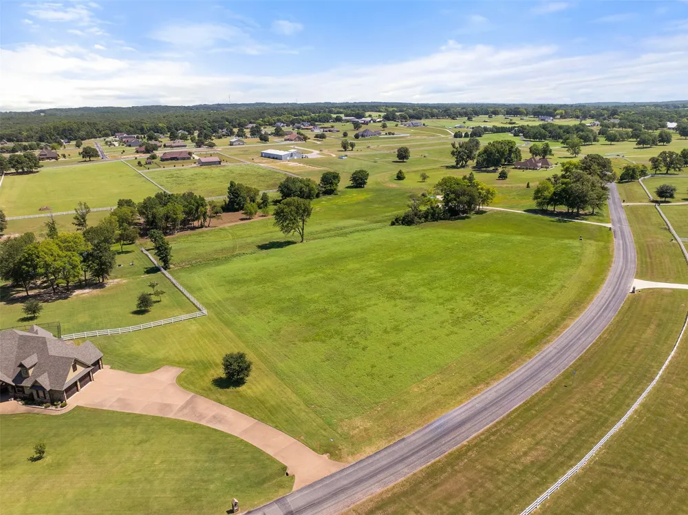 23050 Bridle View Drive Lindale, TX 75771