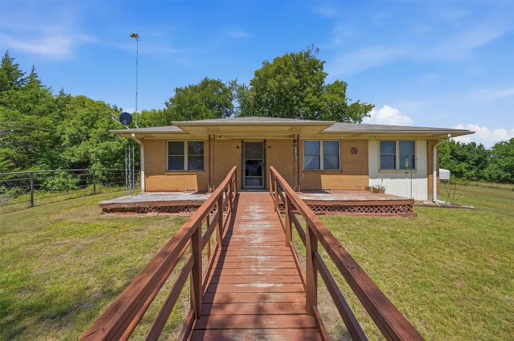 3636 State Highway 56 Bells, TX 75414
